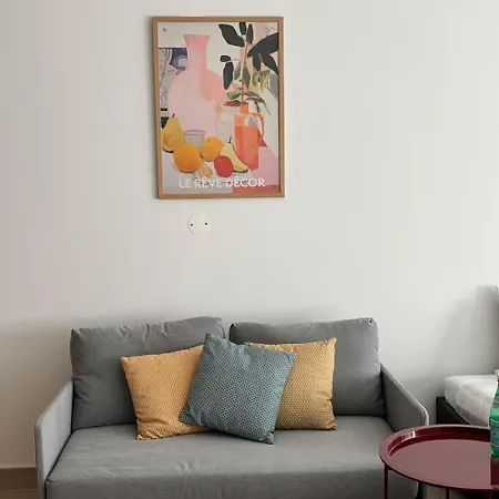 Sanctuary Comfort - Free Parking & Ac Apartment