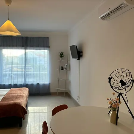 Sanctuary Comfort - Free Parking & Ac Apartment *
