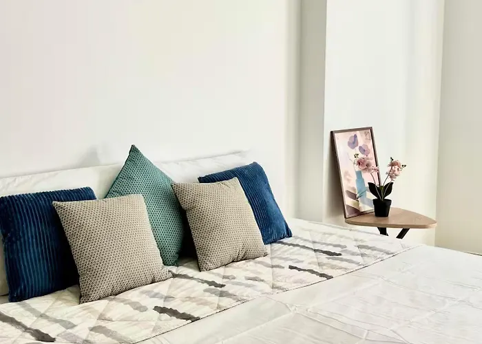 Sanctuary Comfort - Free Parking & Ac Apartment